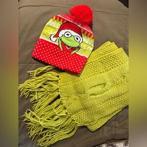 Classic Kermit the frog adult beanie new and scarf never used